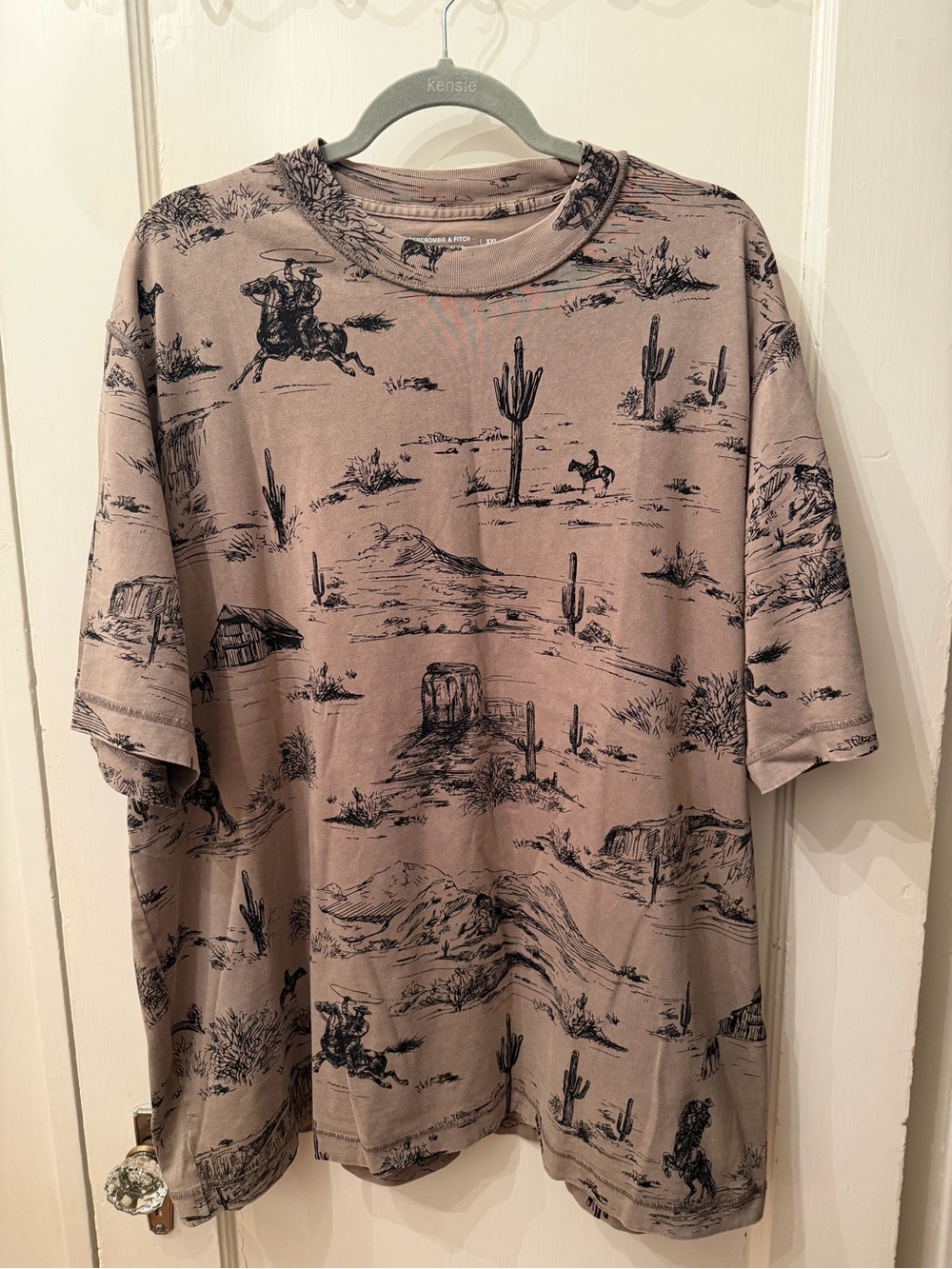 NWOT Abercrombie Desert Print Short Sleeve Shirt - Taupe/Black